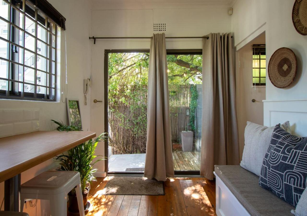 Cesars Cottage: Charming Sea Point Hideaway